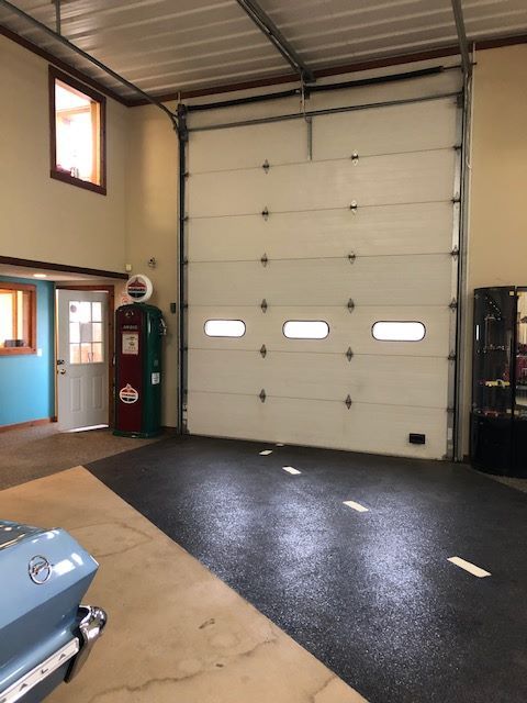 100 Classic Auto Ln, El Paso, IL 61738
